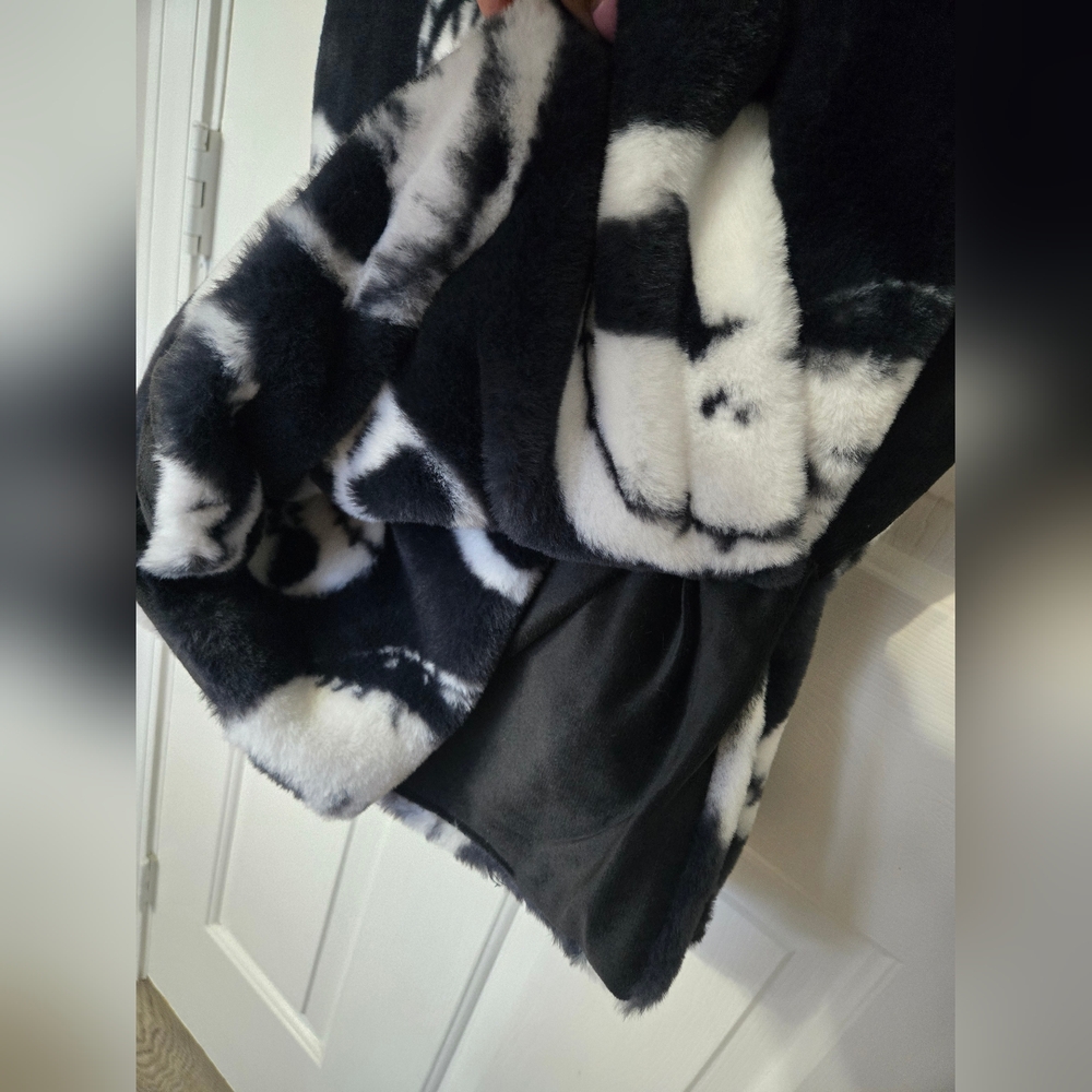 Disney Jack Skellington Luxe Faux Rabbit Fur Throw Blanket NBC Nightmare Before - Picture 5 of 5